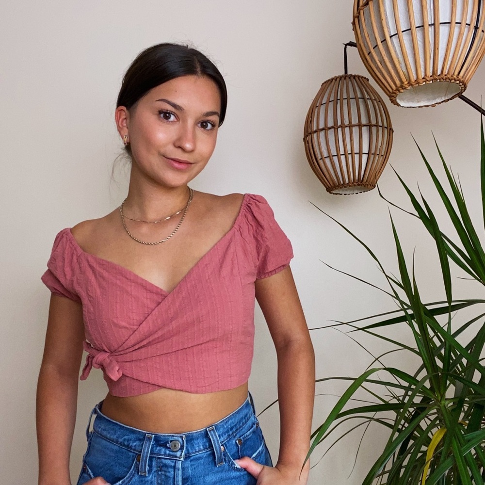Cute PACSUN crop top! Perfect for a summer day.